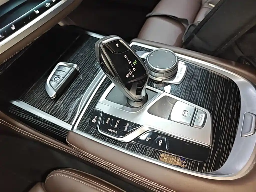 BMW 7 Series — миниатюра 14