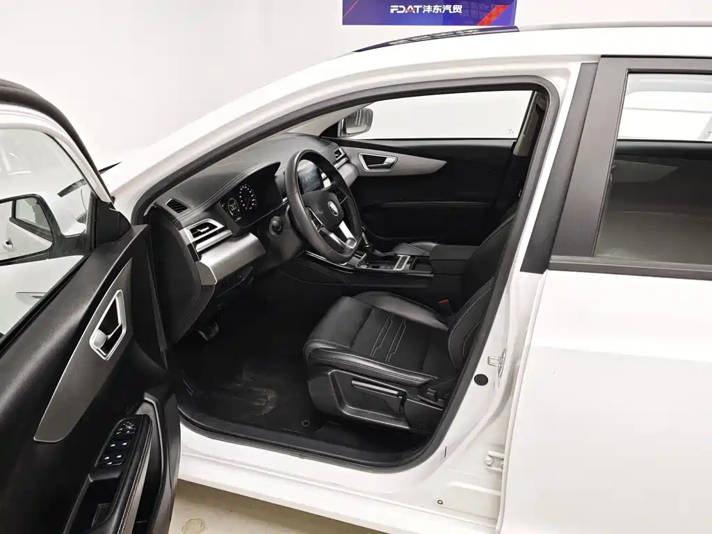 BYD Qin — миниатюра 13