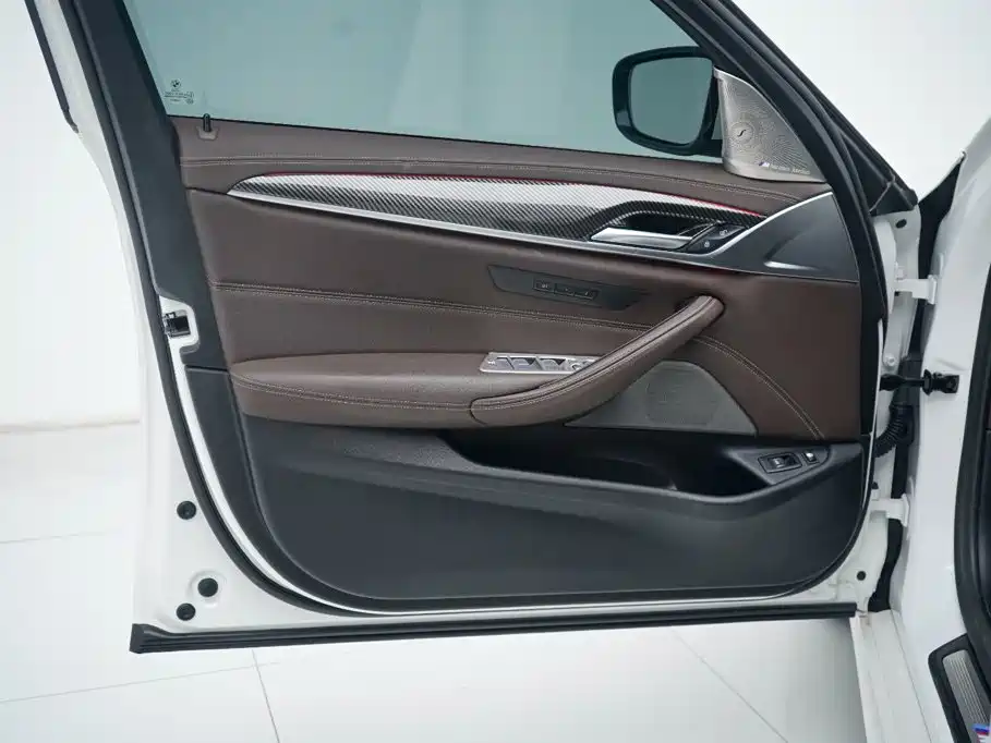 BMW 5 Series New Energy — миниатюра 14