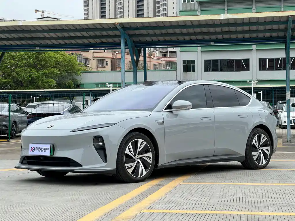 NIO ET5