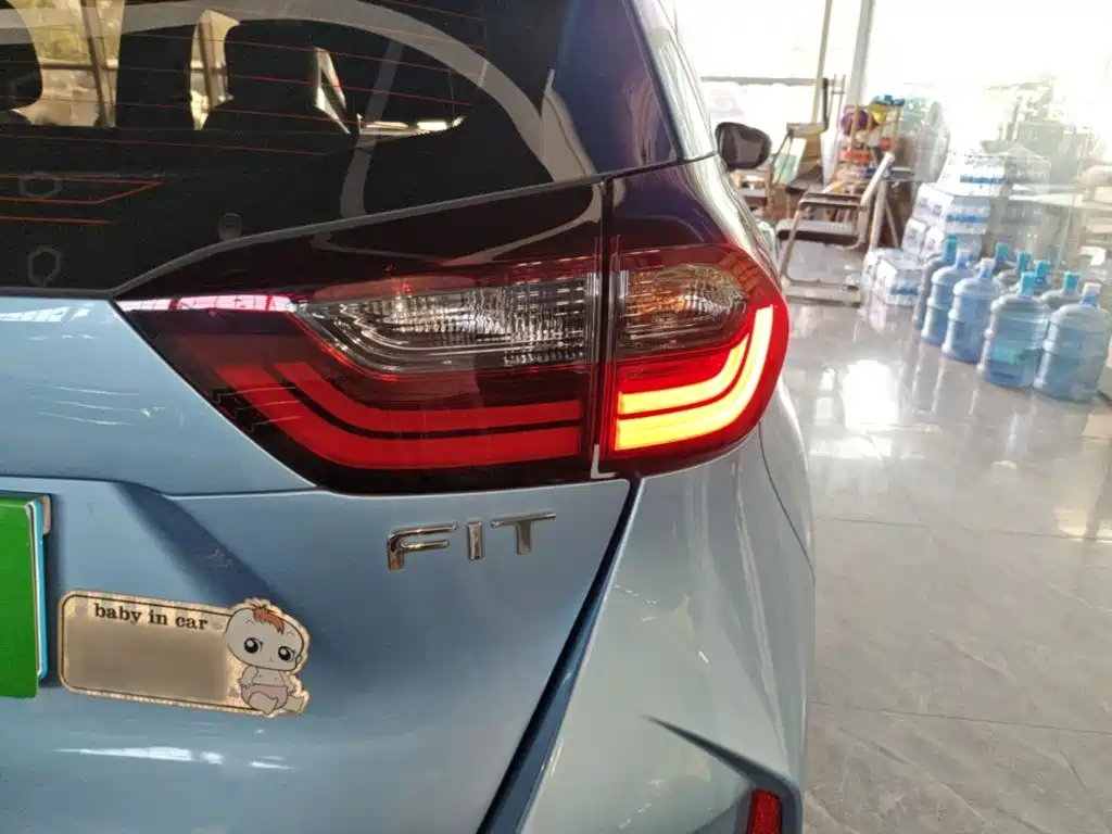 Honda Fit — миниатюра 8