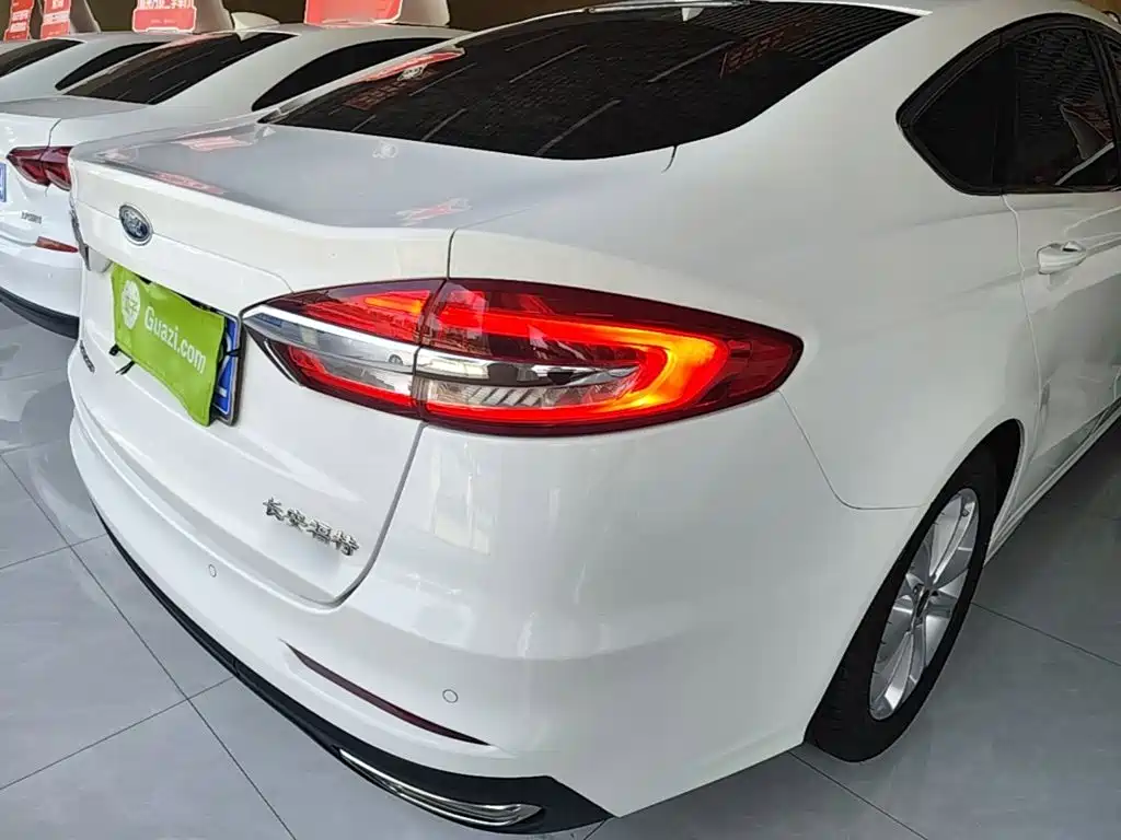 Ford Mondeo — миниатюра 8