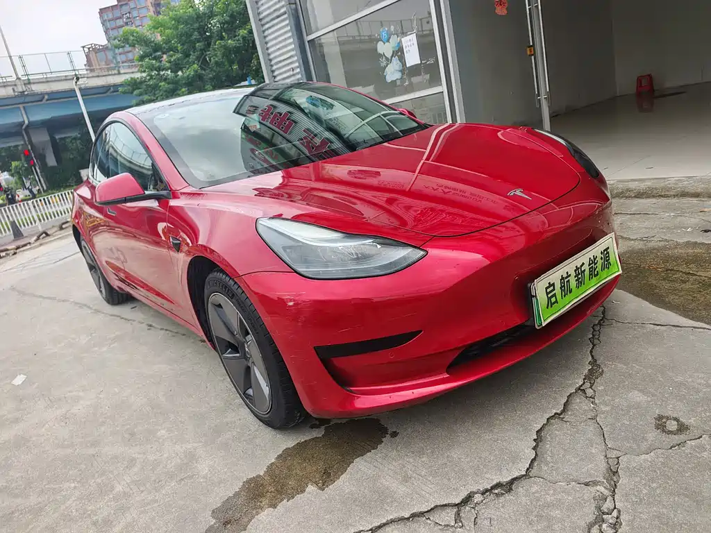 Tesla Model 3 — миниатюра 3