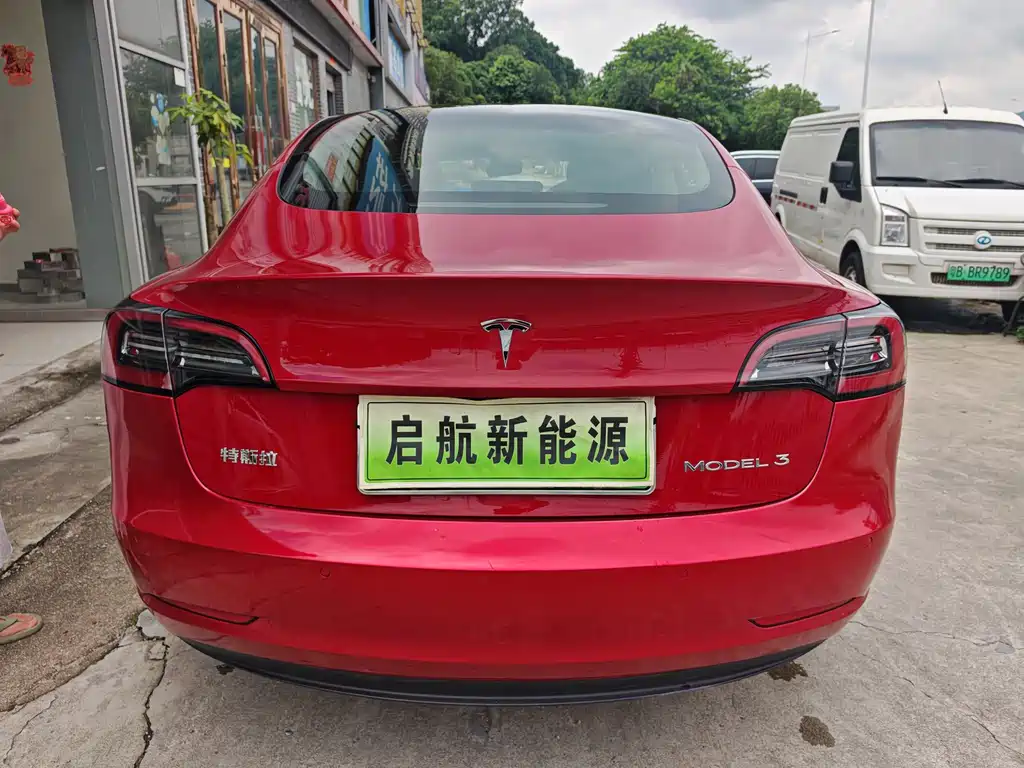 Tesla Model 3 — миниатюра 9