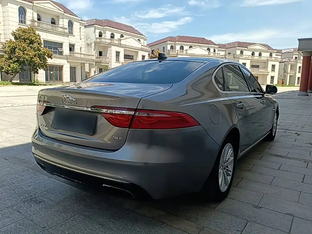 Jaguar XFL — миниатюра 7