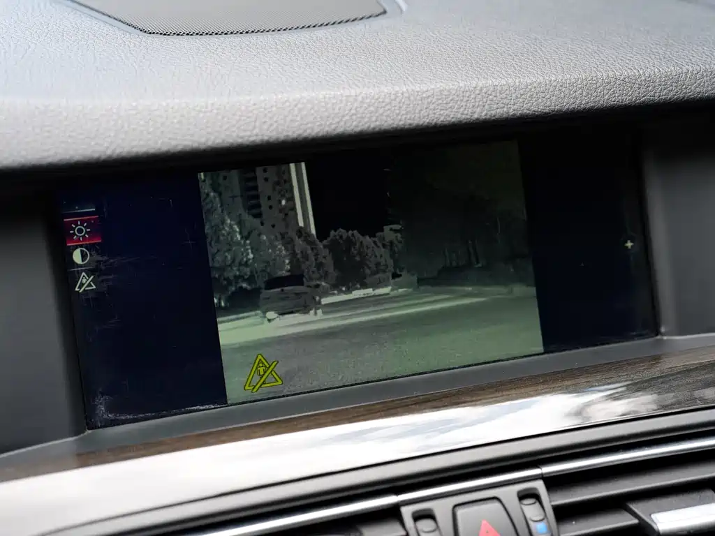 BMW 5 Series — миниатюра 25