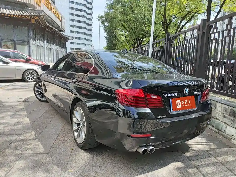BMW 5 Series — миниатюра 2