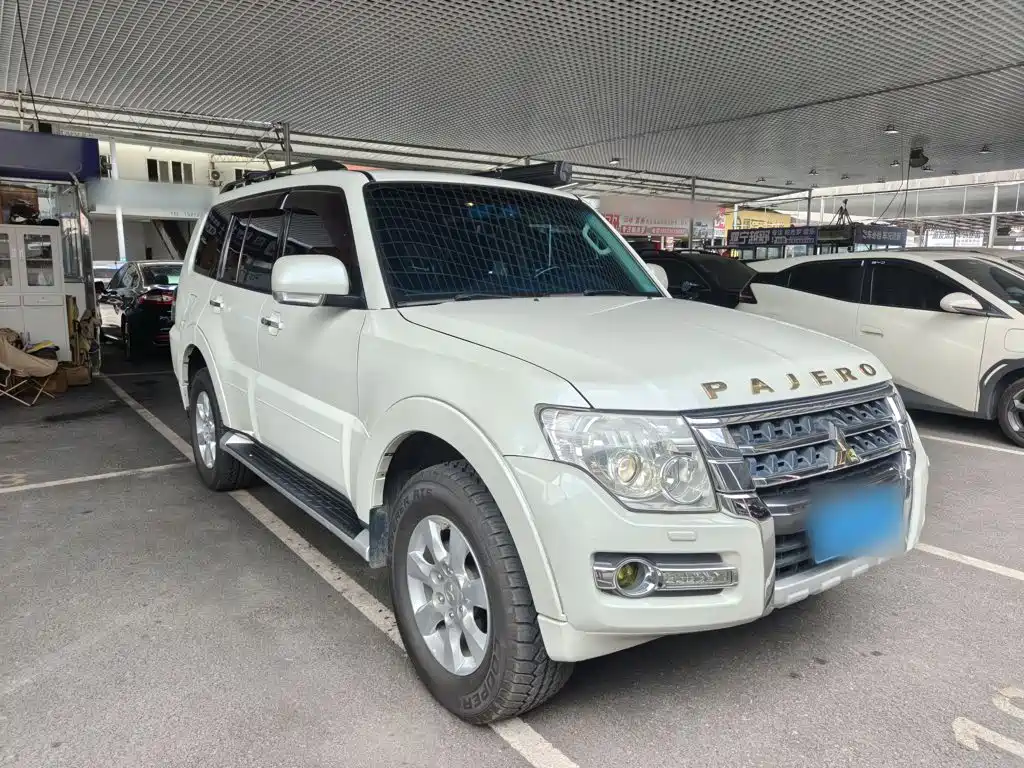 Mitsubishi Pajero (Import) — миниатюра 4