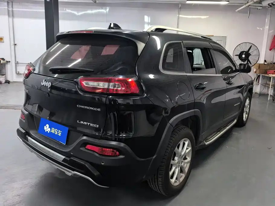 Jeep Cherokee — миниатюра 3