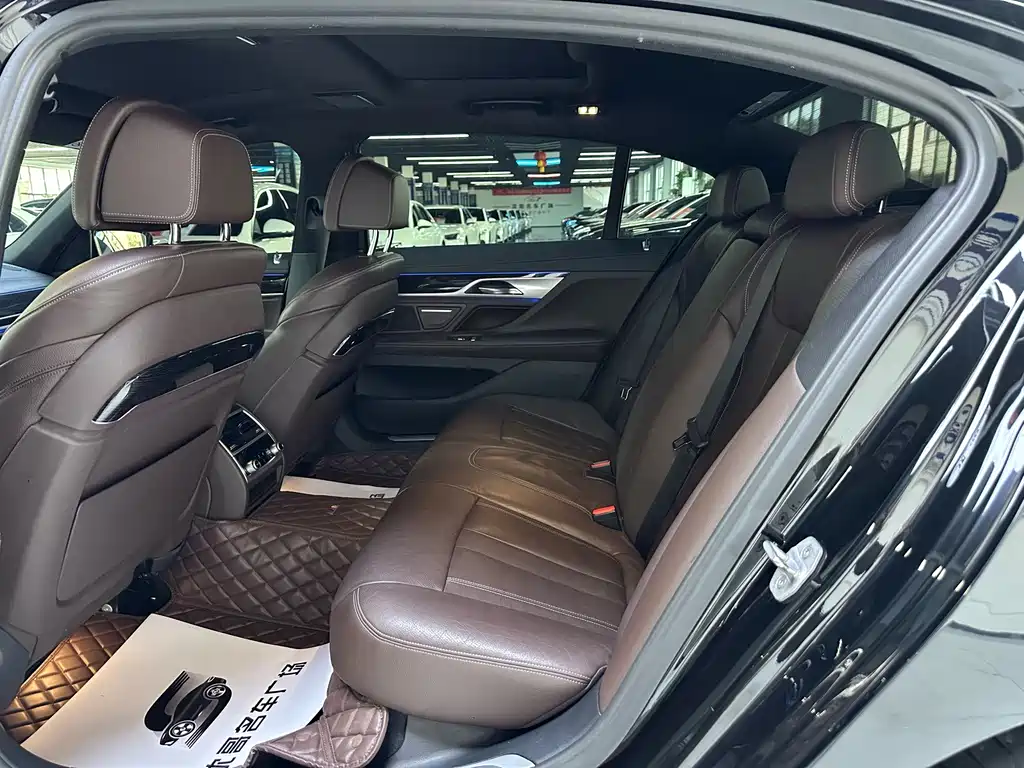 BMW 7 Series — миниатюра 5