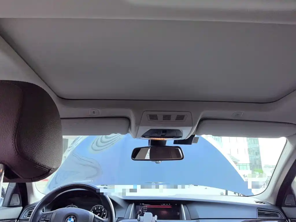 BMW 5 Series — миниатюра 11