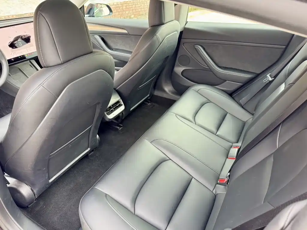 Tesla Model 3 — миниатюра 9