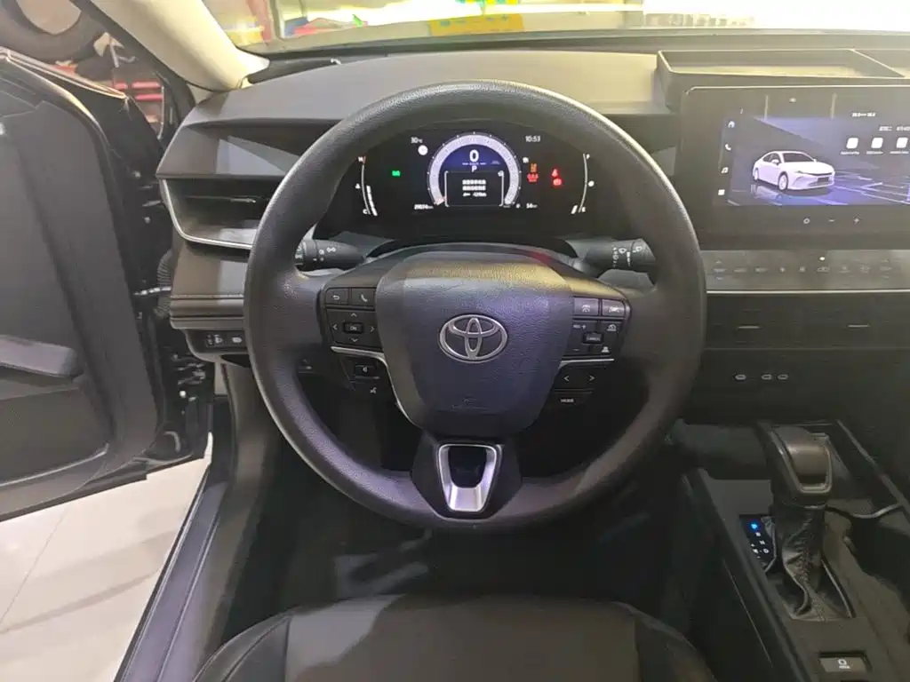 Toyota Camry — миниатюра 11