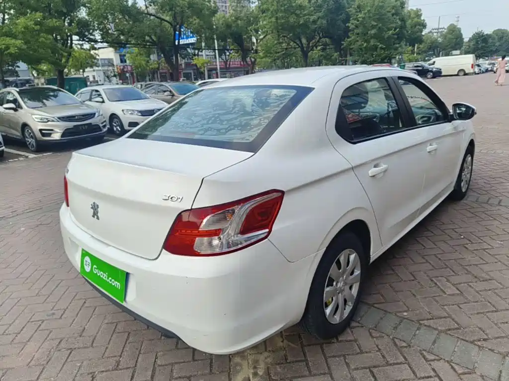Peugeot 301 2014 1.6L MT Comfort