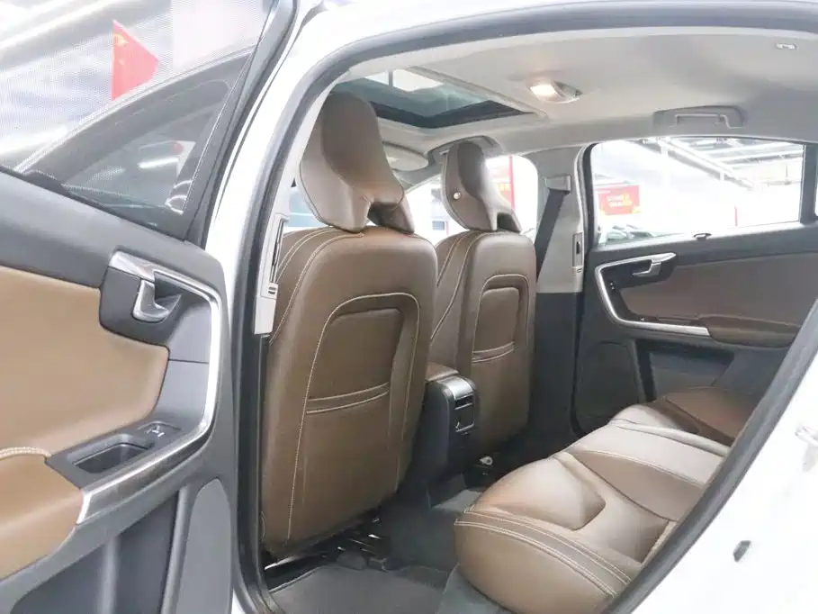Volvo S60 PHEV — миниатюра 14