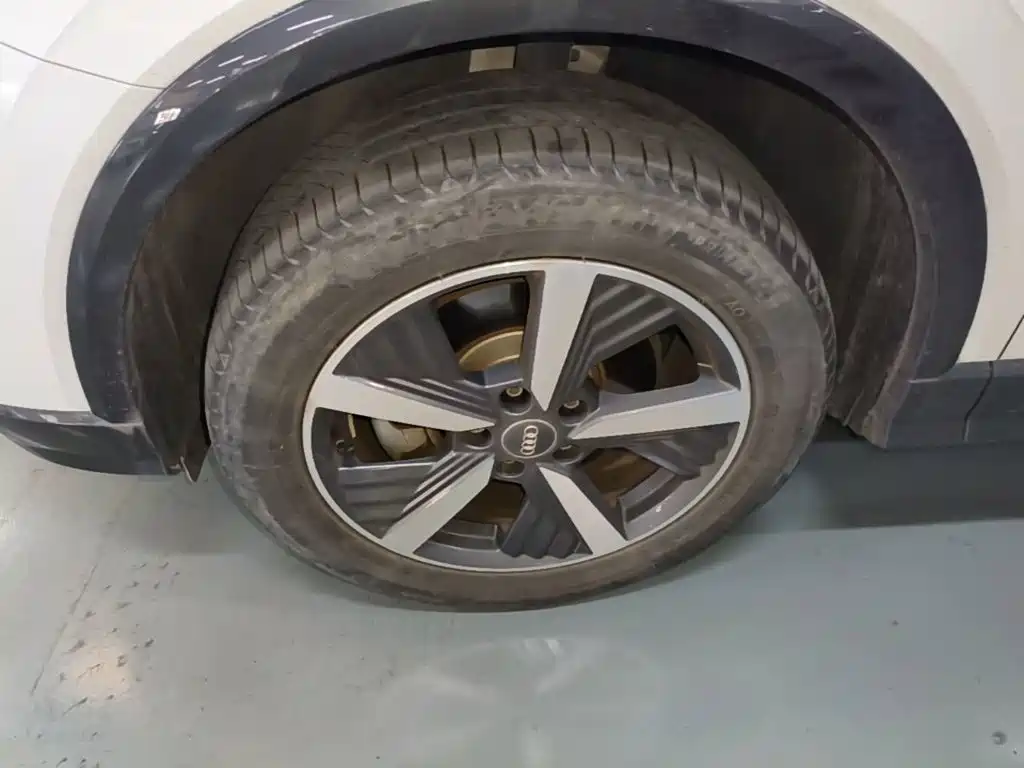 Audi Q2L e-tron — миниатюра 23