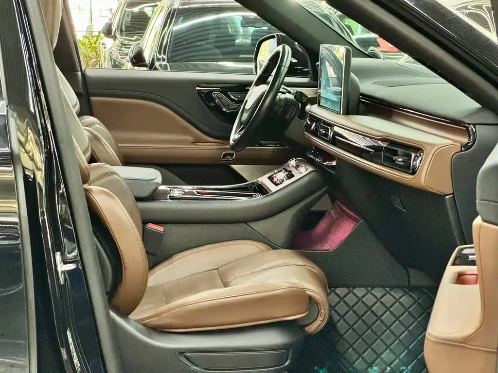 Lincoln Aviator — миниатюра 9