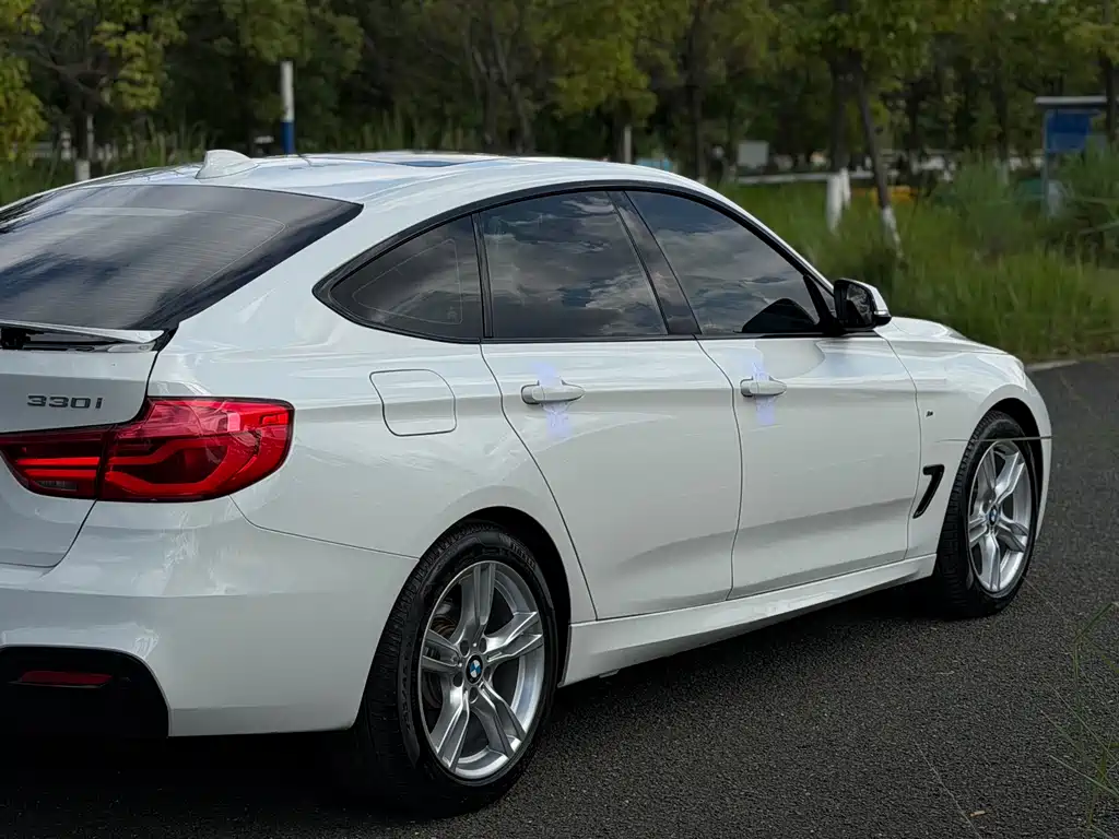 BMW 3 Series GT 3 GT 2017 330i xDrive M Sport