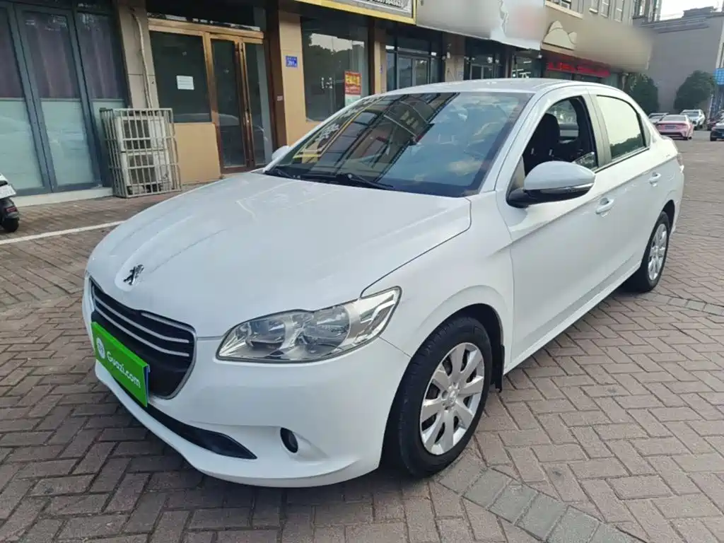 Peugeot 301 2014 1.6L MT Comfort