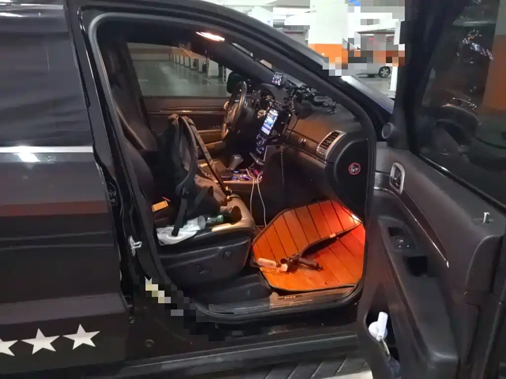 Jeep Grand Cherokee (Import) — миниатюра 19