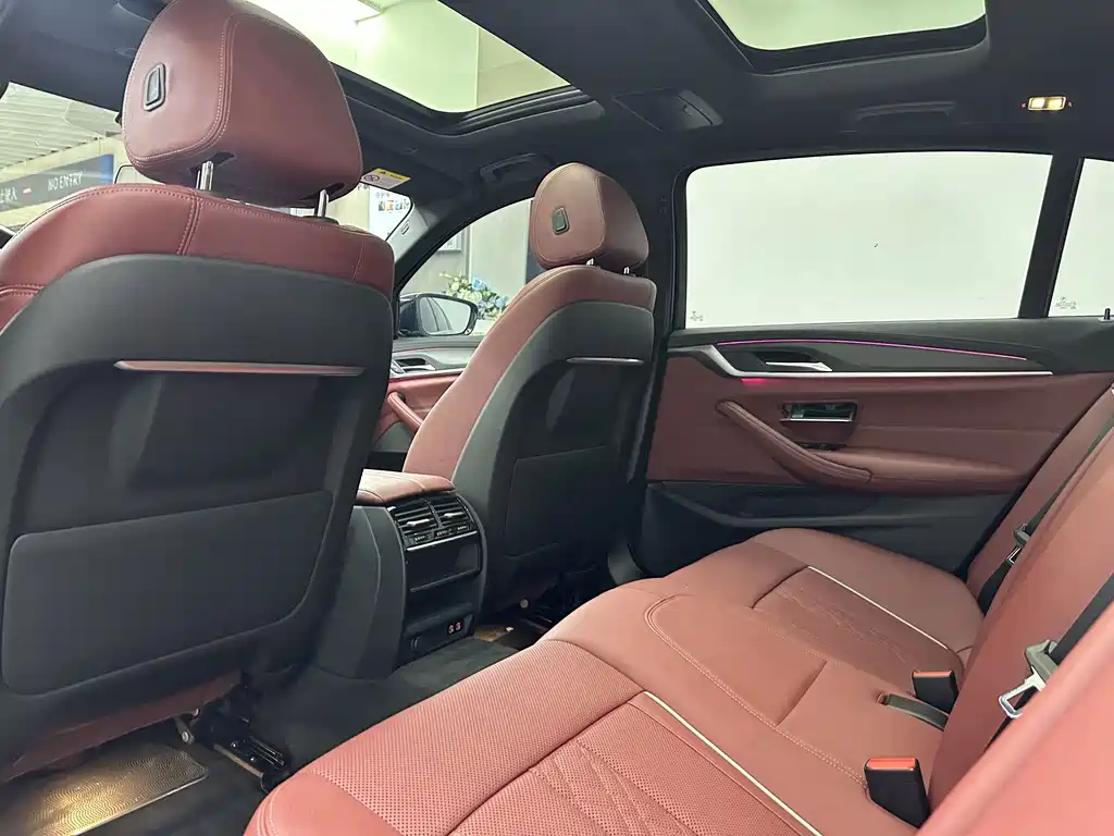 BMW 5 Series — миниатюра 15