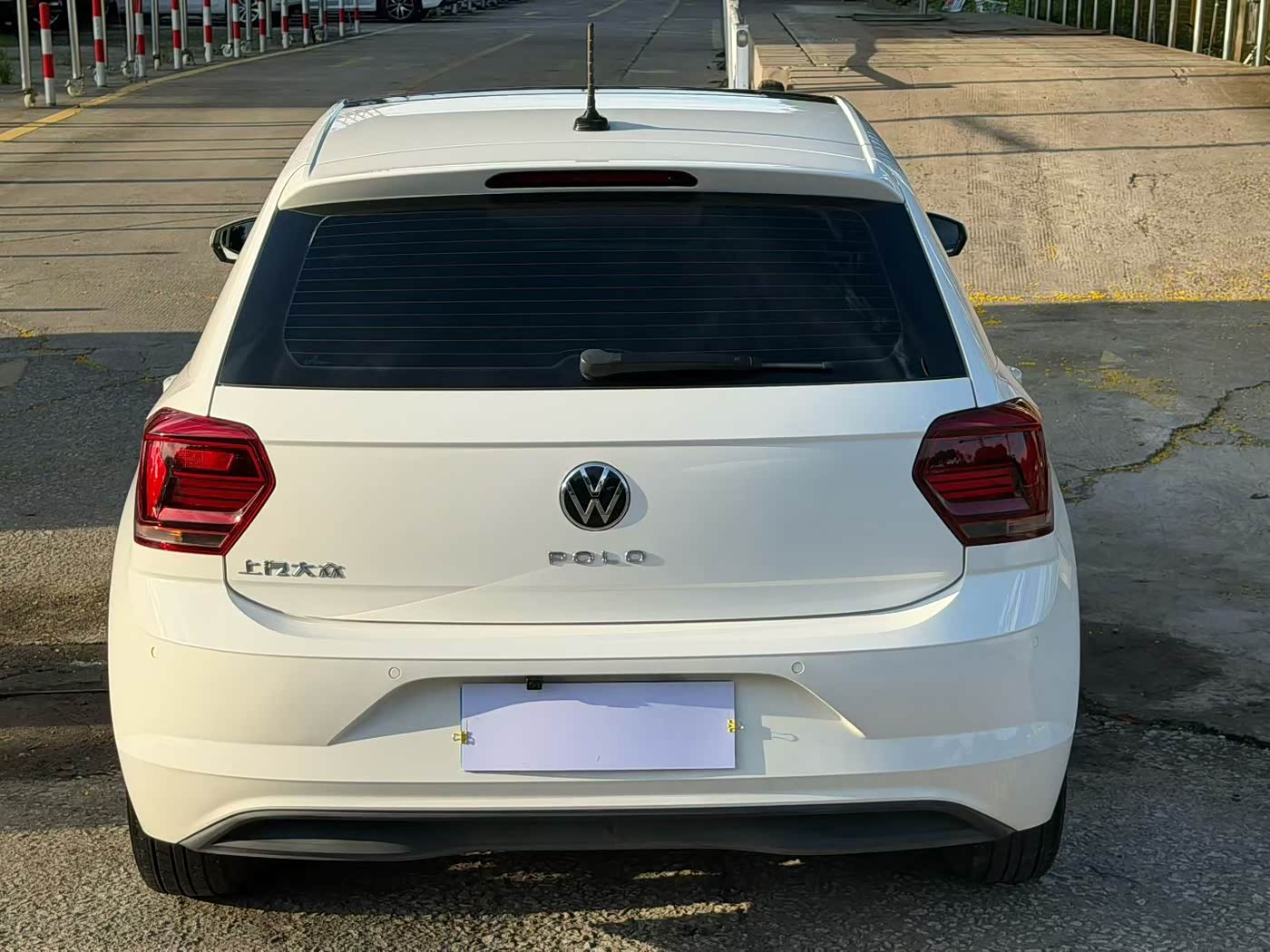 Volkswagen Polo 1.5 л 2022 г. Белый, пробег 30000 км
