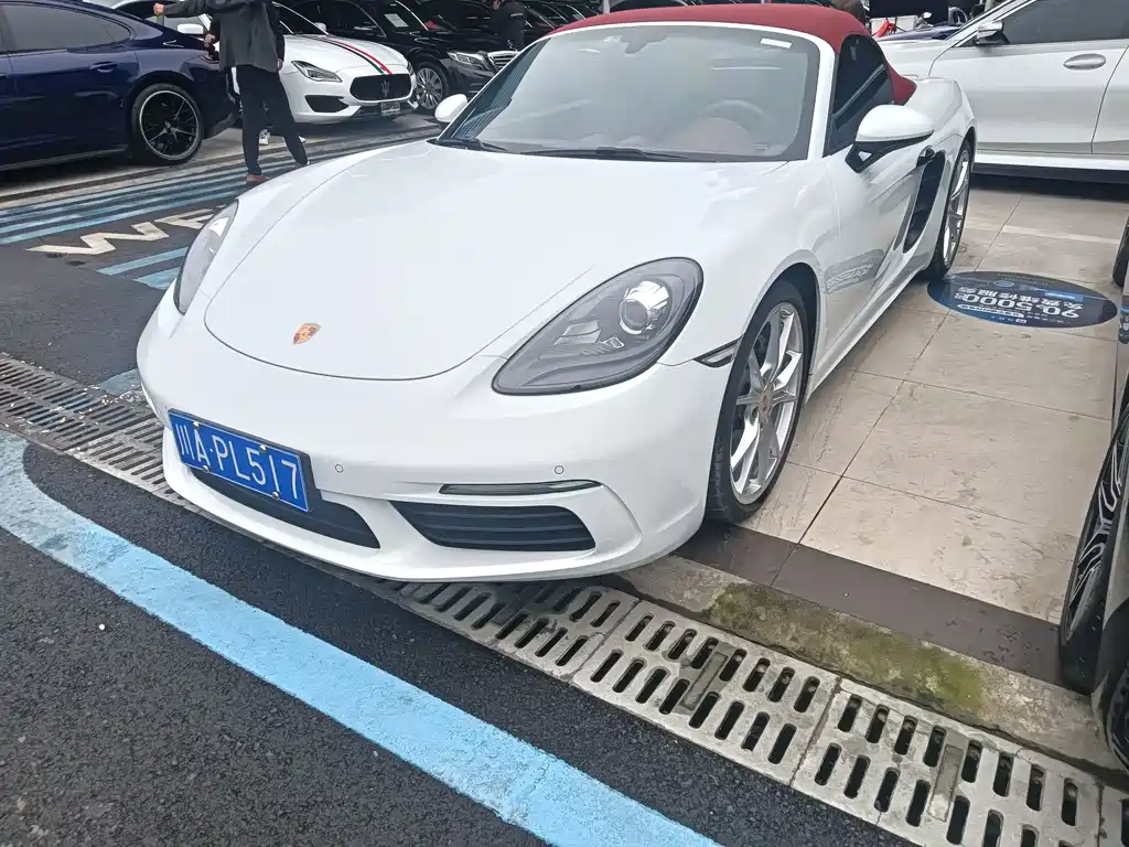 PORSCHE 718