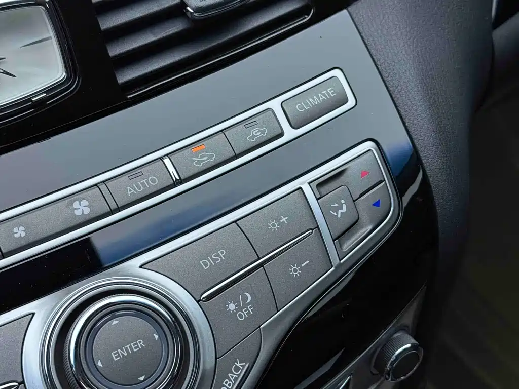 Infiniti Q70 — миниатюра 8