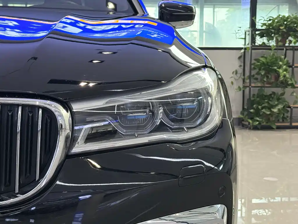 BMW 7 Series — миниатюра 4
