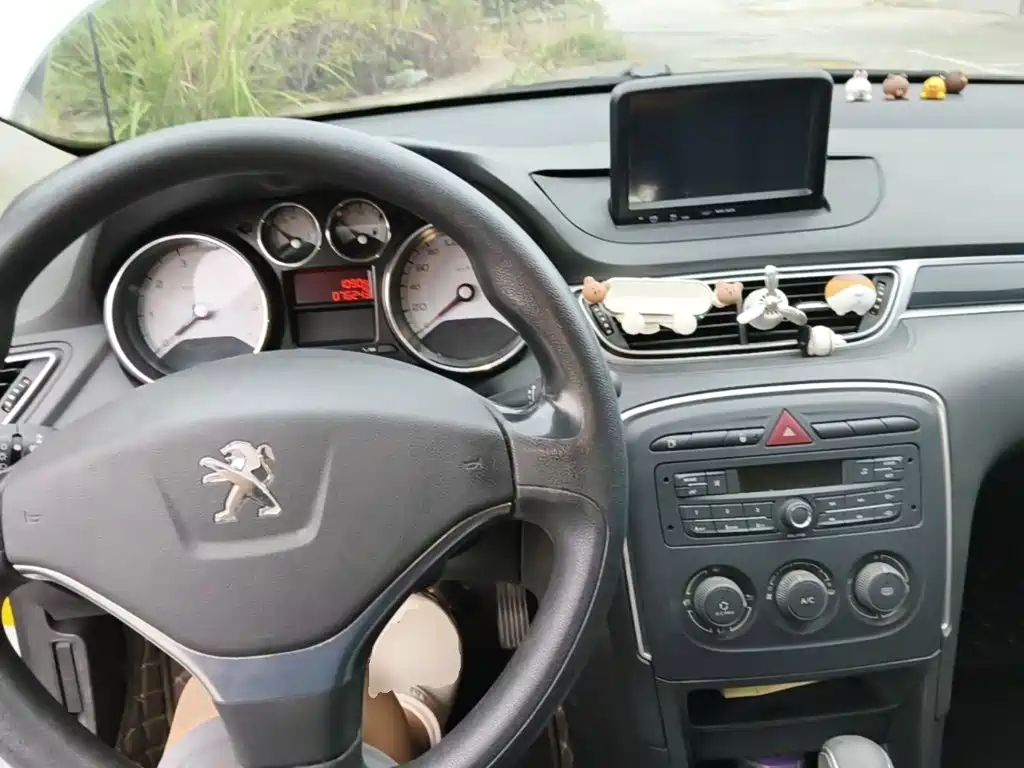Peugeot 308 — миниатюра 10