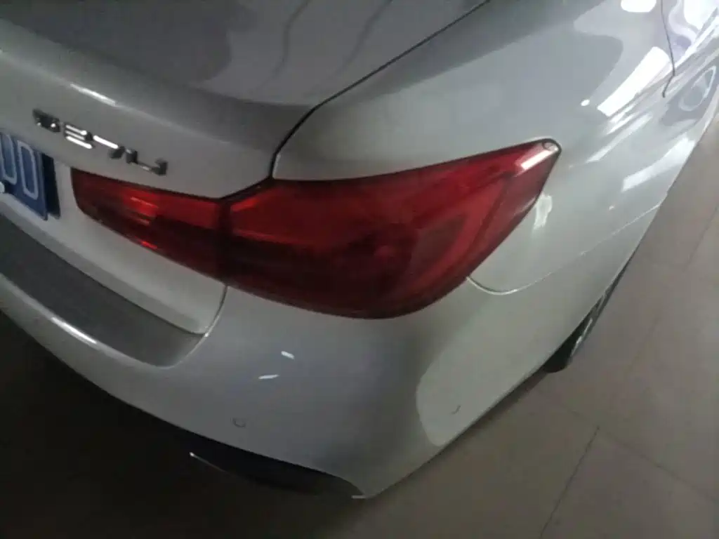 BMW 5 Series — миниатюра 8