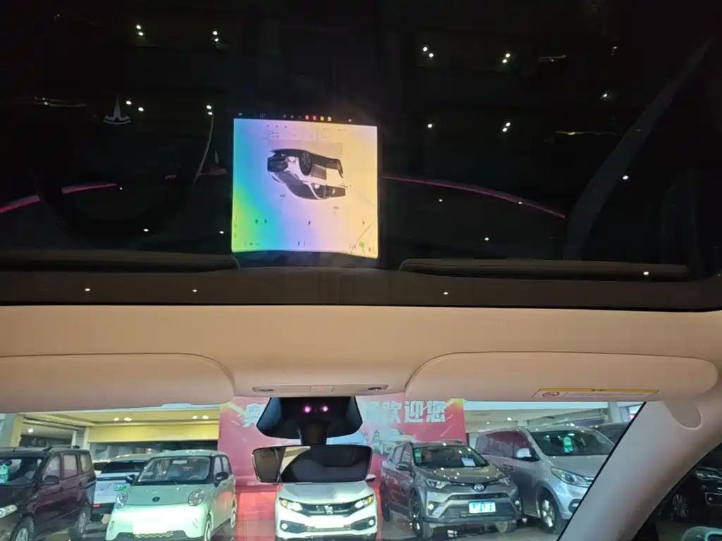 Tesla Model Y — миниатюра 18