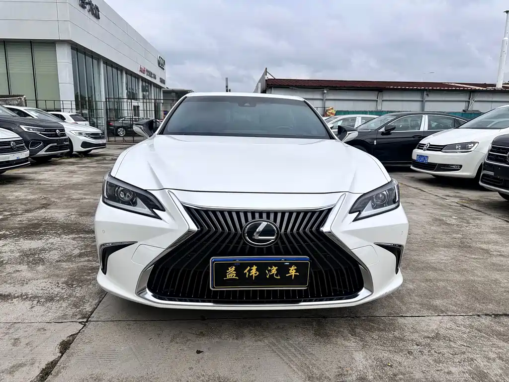 Купить Lexus ES