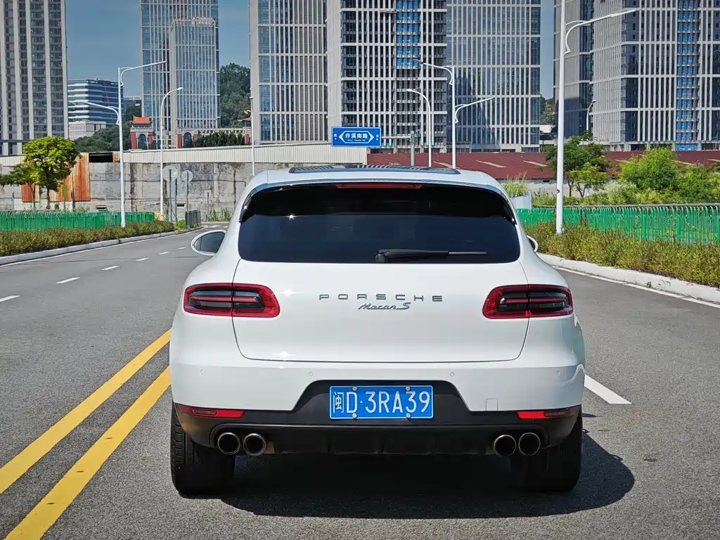 Porsche Macan — миниатюра 5