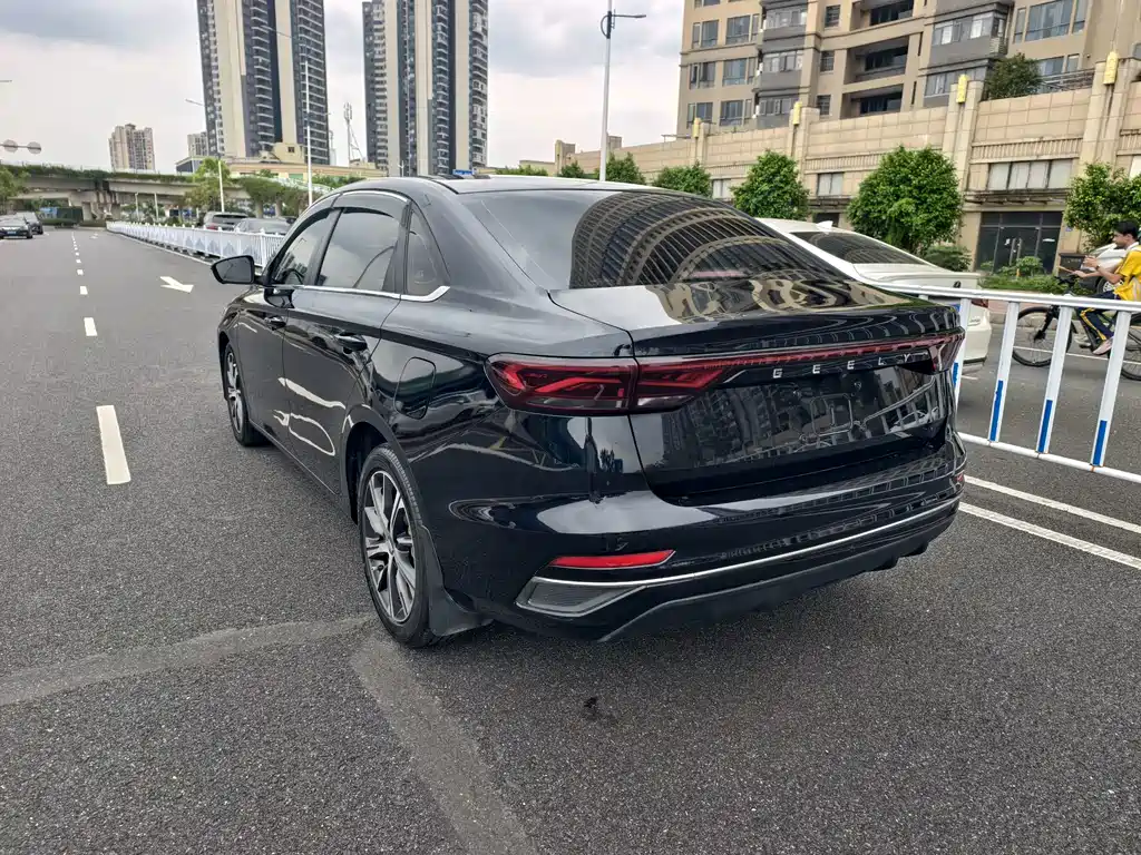 Geely Emgrand — миниатюра 9