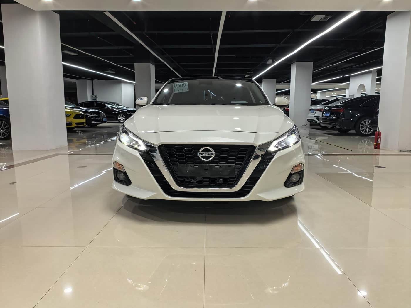 Nissan Teana 2.0 л 2023 г. Белый, пробег 19000 км