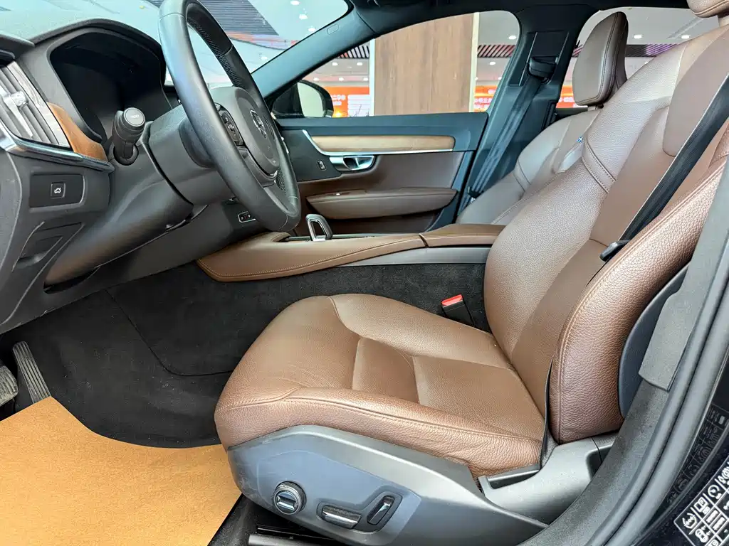 Volvo S90 — миниатюра 11