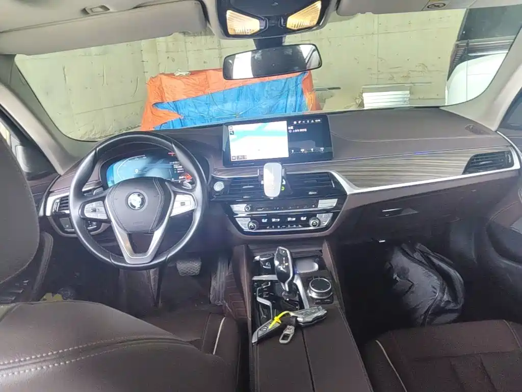 BMW 5 Series — миниатюра 10