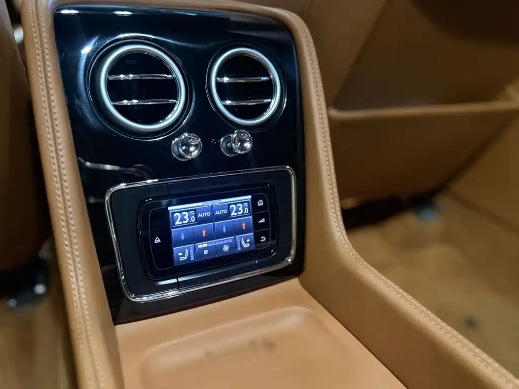 Bentley Flying Spur — миниатюра 12