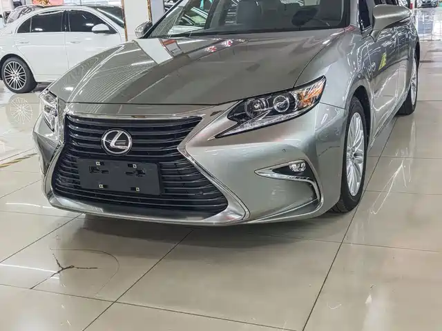 LEXUS ES 2018