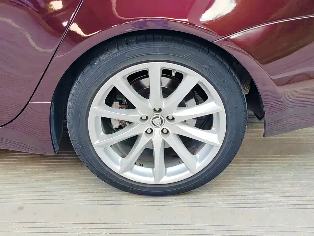Jaguar XJ — миниатюра 10