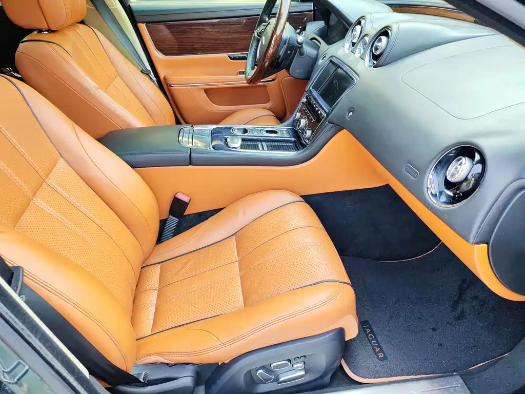 Jaguar XJ — миниатюра 20
