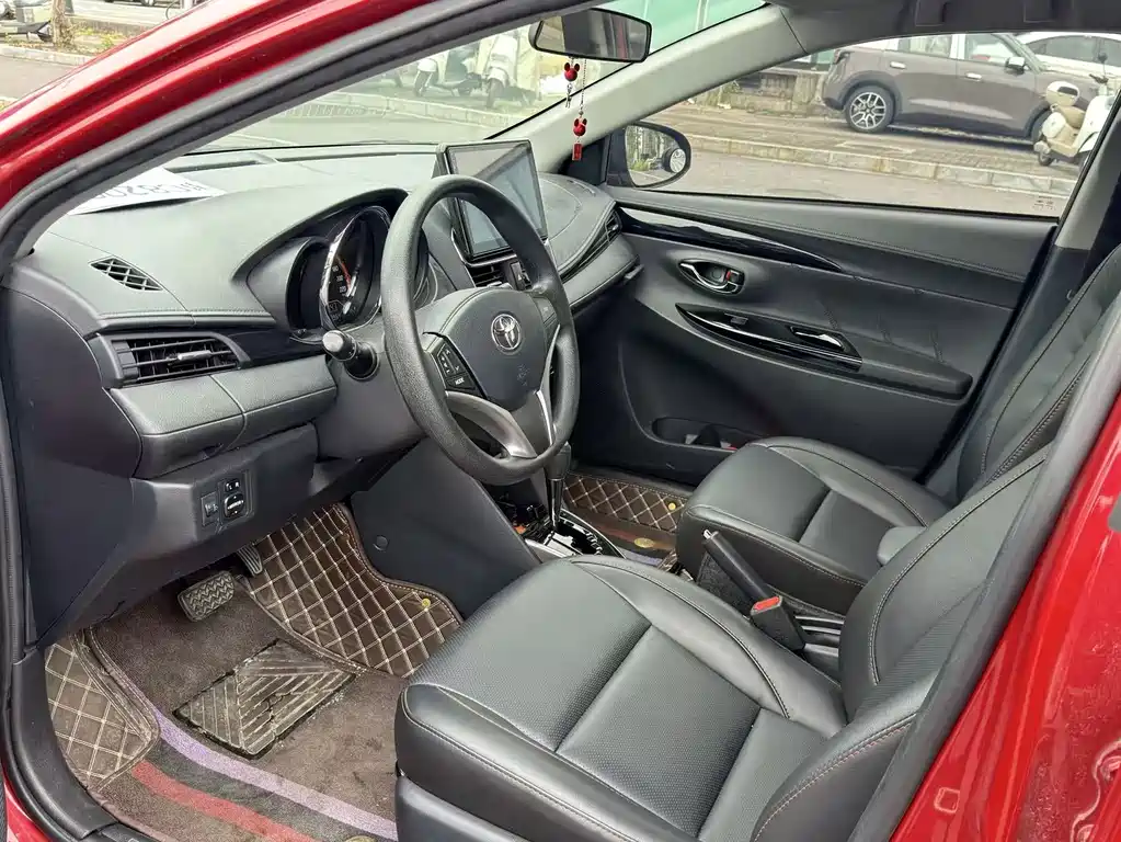 Toyota Yaris L — миниатюра 7