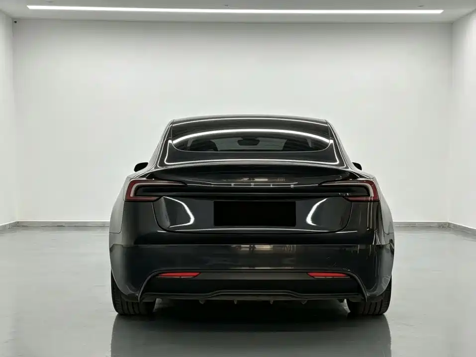 Tesla Model 3 — миниатюра 8