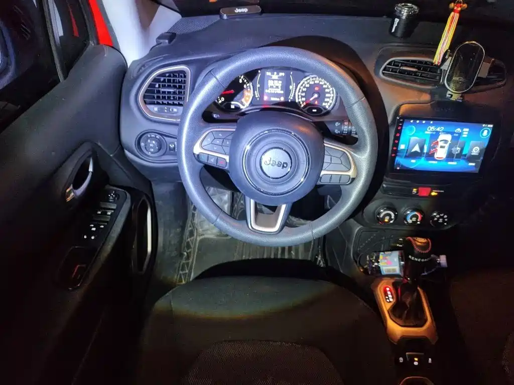 Jeep Renegade — миниатюра 6
