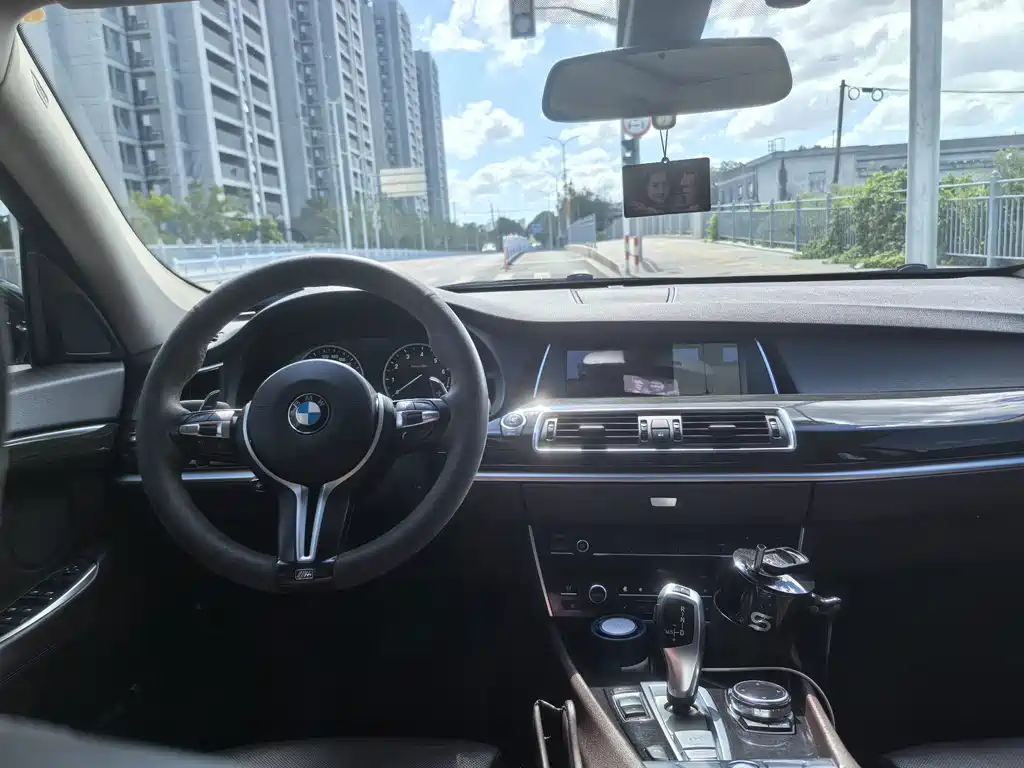 BMW 5 Series GT — миниатюра 8