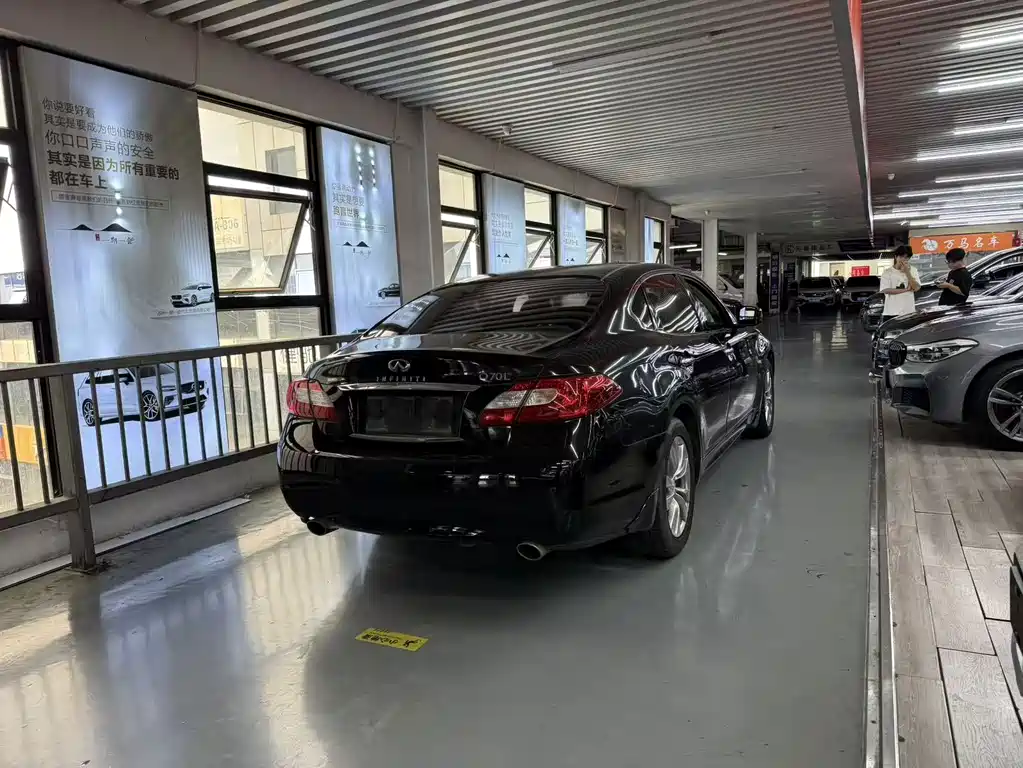 Infiniti Q70 — миниатюра 7