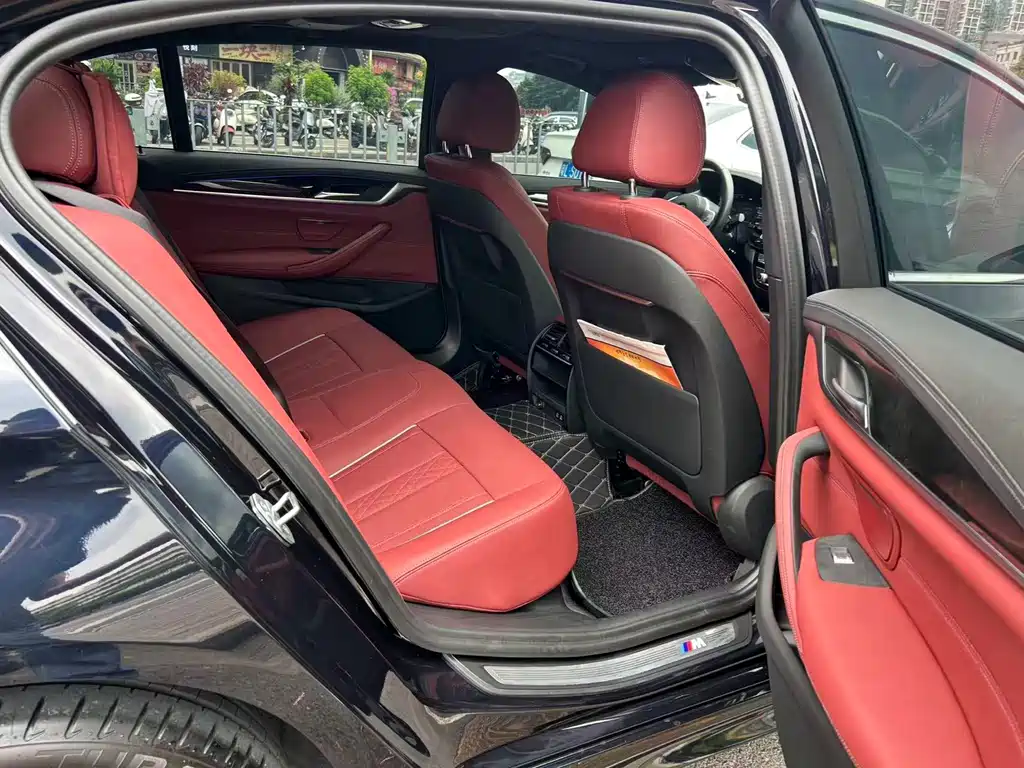 BMW 5 Series — миниатюра 7