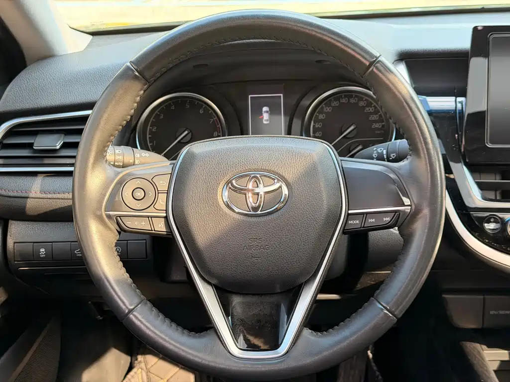 Toyota Camry — миниатюра 8