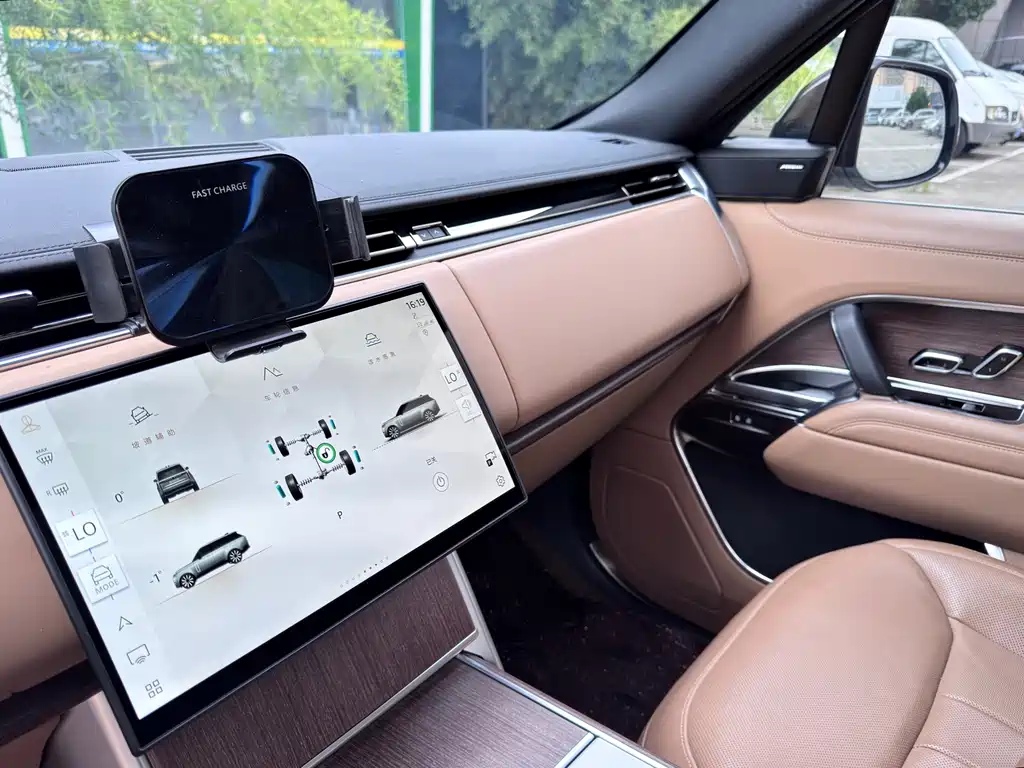 Land Rover Range Rover — миниатюра 13